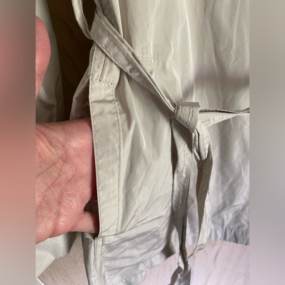 Beautiful Neutral GERARD DAREL Double Breasted Short Trench Coat Bow Cuff 46 14 - Picture 5 of 10